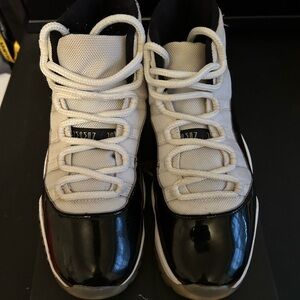 Jordan 11 concord 2018 size 9